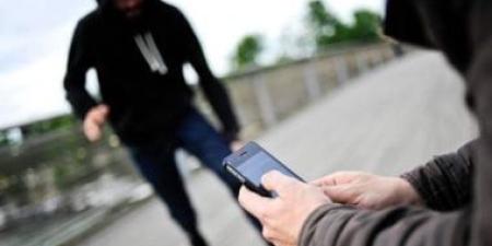 التحقيقات: لصا الهواتف المحمولة فى الإسكندرية نفذا 10 جرائم بأسلوب الخطف