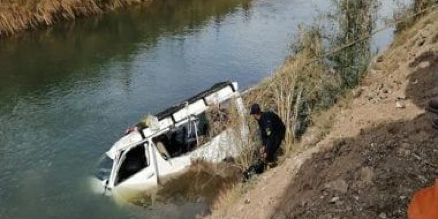 مصرع شخصين وإصابة 3 آخرين فى حادث انقلاب سيارة بترعة الفؤادية بسوهاج